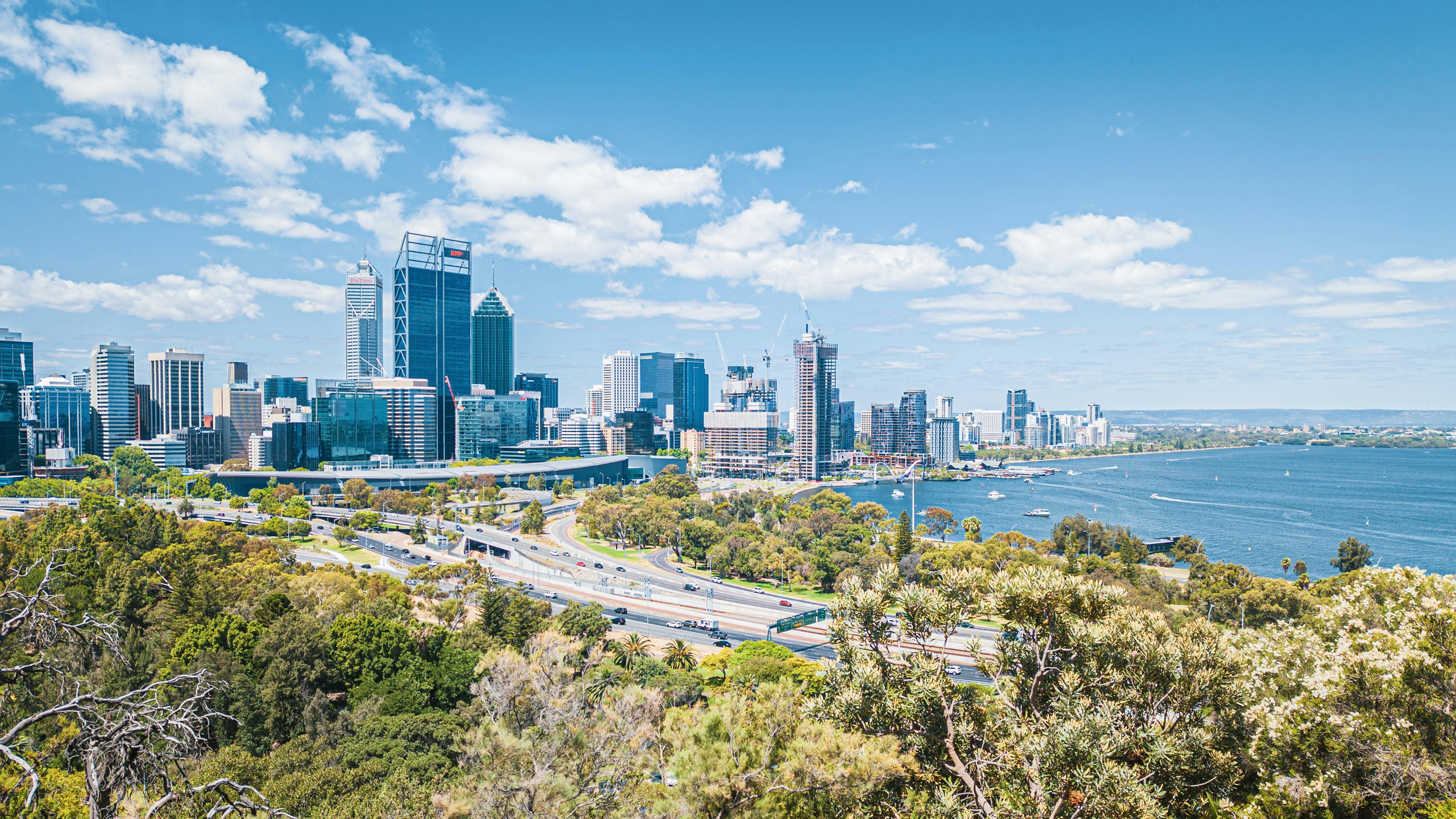 Pemandangan Perth dan laut dari Kings Park